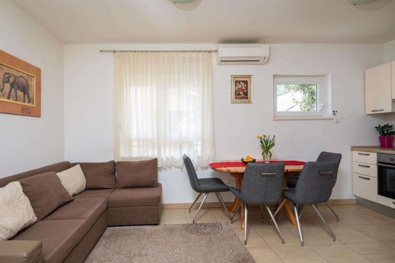Adriatic Beach Suites 奥米什 外观 照片